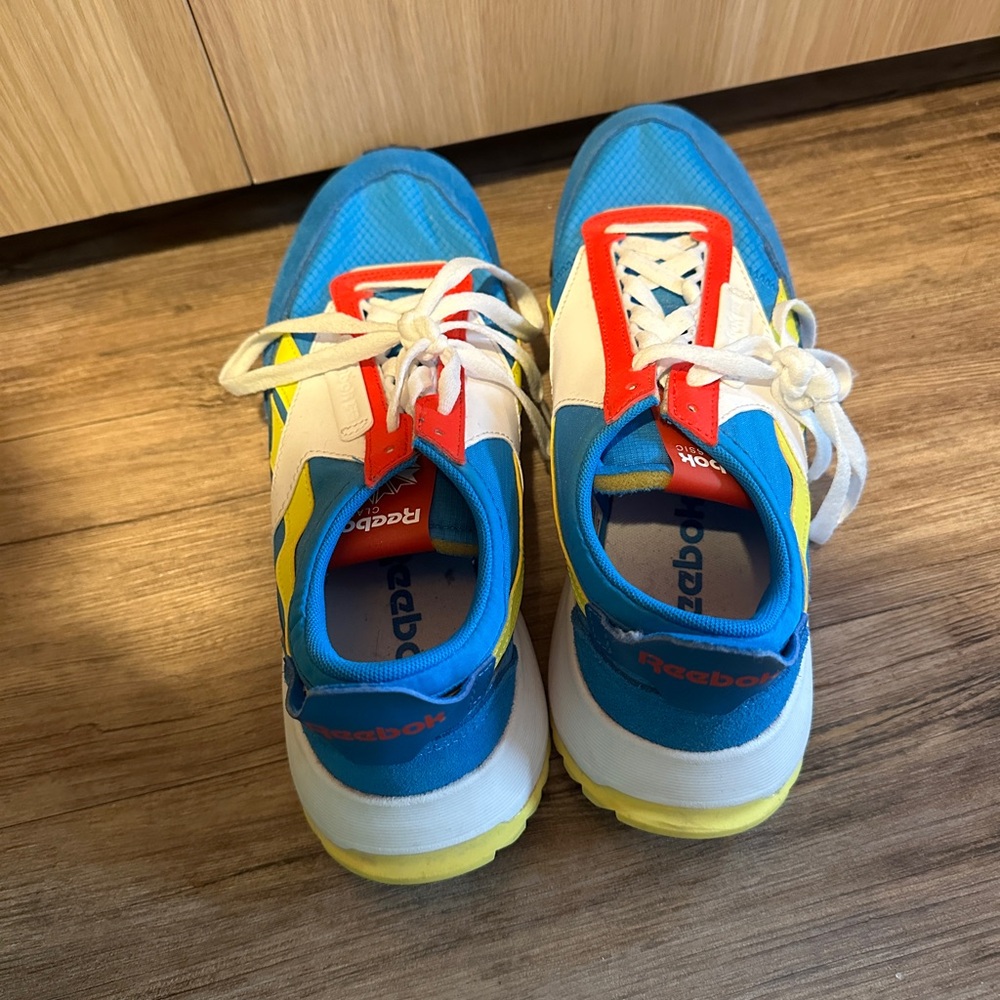 Fun Reebok Sneakers! Size 40.5 - Picture 3 of 5